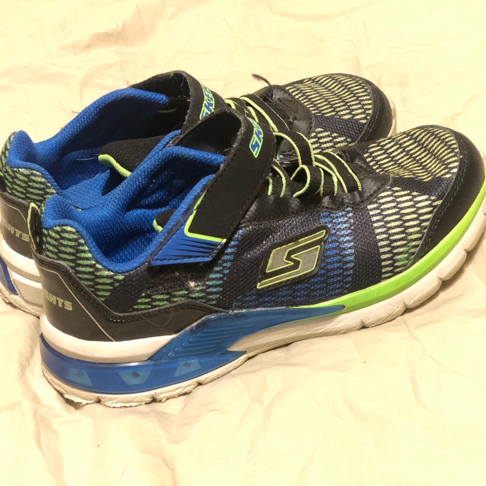 SKECHERS Lights: Erupters III boys size 2 shoes